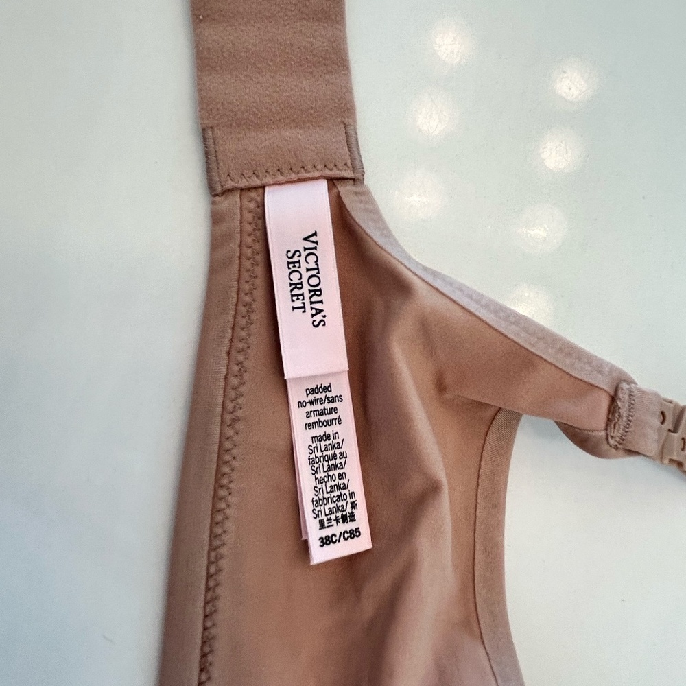 NEW, NEVER WORN ~ Victoria Secret Smooth Wireless Push-Up Bra 38C